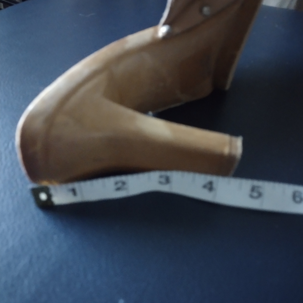 CITY SNAPPERS TAN FAUX WOOD SANDALS - Picture 7 of 8